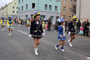 N&auml;rrinnen und Narren trotzen Wetter (2)