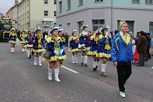 N&auml;rrinnen und Narren trotzen Wetter (2)
