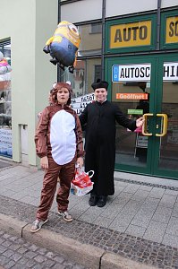 N&auml;rrinnen und Narren trotzen Wetter (2)