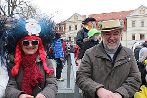 N&auml;rrinnen und Narren trotzen Wetter (2)