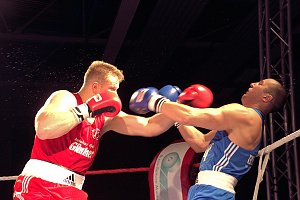 Boxnacht in der Nordh&auml;user Ballspielhalle