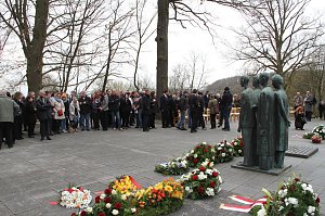 Gedenkveranstaltung zum 71. Jahrestag der Befreiung des KZ Mittelbau-Dora