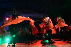 Maisprung im Gehege
