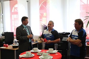 Sieben gl&uuml;ckliche Gewinner kamen beim gro&szlig;en Vereinsvoting der Sparkasse aus Harztor
