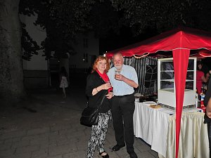 Extase vor dem Theater