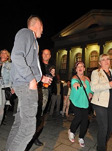 Extase vor dem Theater