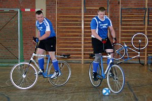 Die Nerven haben dem Ilfelder Radball-Duo Toni Fiebig/Toni Krause am Ende einen Strich durch die Rechnung gemacht.