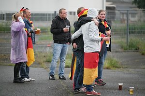 Fans gucken Deutschland gegen Polen