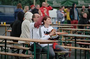 Fans gucken Deutschland gegen Polen