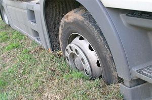 Abgerutschter LKW bei Wipperdorf