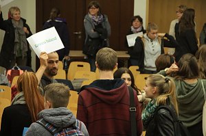 Spuren hinterlassen - vom Campus aus ging es f&uuml;r rund 100 Studierende heute hinaus, die Region und ihre Verein kennen lernen