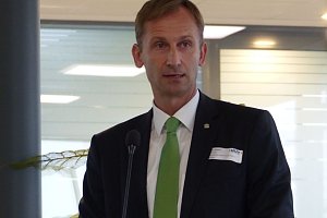 Sven D&ouml;rmann bei der Begr&uuml;&szlig;ung