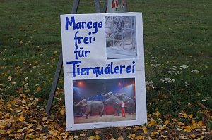 Tiersch&uuml;tzer protestieren gegen Zirkus mit Wildtieren