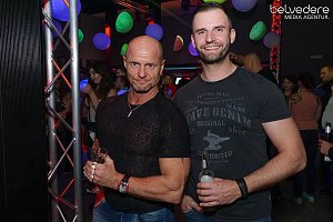Wir bekennen Farbe! - so hie&szlig; das Motto der Nacht vom Samstag zu Sonntag im Nordh&auml;user Jugendclubhaus. Auf die G&auml;ste wartete nicht nur jede Menge Licht, sondern auch jede Menge toller Musik. Wir haben wieder die Galerie f&uuml;r Sie zusammengestellt.