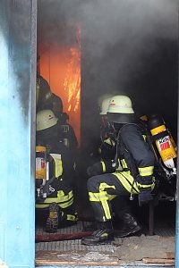 Hei&szlig;e Ausbildung im Brandcontainer