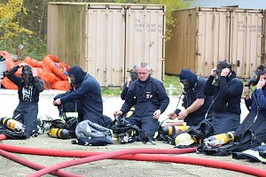 Hei&szlig;e Ausbildung im Brandcontainer