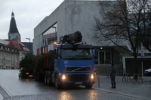 Auf dem Nordh&auml;user Rathausplatz laufen die Vorbereitungen f&uuml;r die Festtage