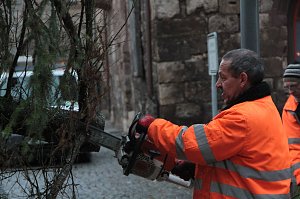 Auf dem Nordh&auml;user Rathausplatz laufen die Vorbereitungen f&uuml;r die Festtage