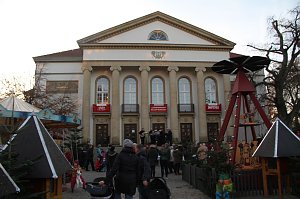 Weihnachtsmarkt am Nordh&auml;user Theater er&ouml;ffnet