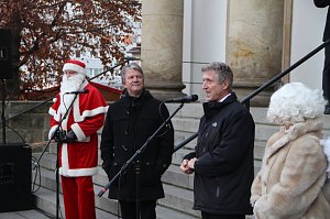 Weihnachtsmarkt am Nordh&auml;user Theater er&ouml;ffnet