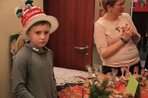 Volles Haus - der Weihnachtsbasar der Petersbergschule lockte jede Menge Besucher