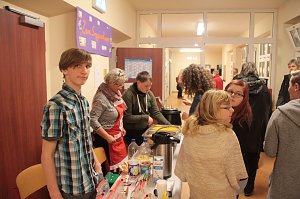 Volles Haus - der Weihnachtsbasar der Petersbergschule lockte jede Menge Besucher