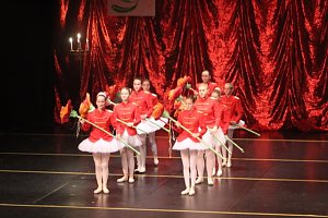 Tanzstudio Radeva &ouml;ffnet das dritte Adventst&uuml;rchen