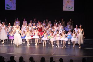 Tanzstudio Radeva &ouml;ffnet das dritte Adventst&uuml;rchen