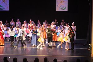 Tanzstudio Radeva &ouml;ffnet das dritte Adventst&uuml;rchen