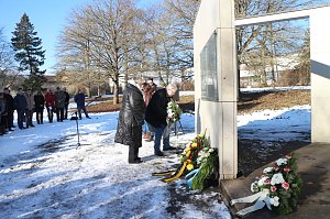 Kranzniederlegung am Nordh&auml;user Ehrenfriedhof