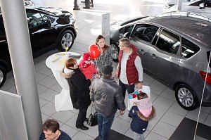 Staudenmayers Schulranzentag im Autohaus Peter