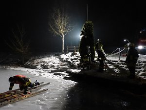 Auf's Glatteis gef&uuml;hrt - Feuerwehr Neustadt probte den Ernstfall