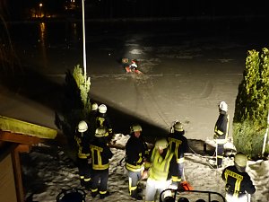 Auf's Glatteis gef&uuml;hrt - Feuerwehr Neustadt probte den Ernstfall