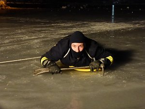 Auf's Glatteis gef&uuml;hrt - Feuerwehr Neustadt probte den Ernstfall