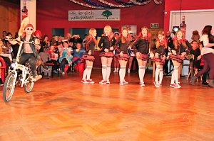 100 Mitwirkende begeisterten den Lindenhof
