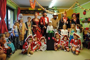 Karnevalsparty bei den Regenbogenkindern