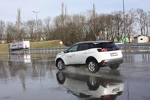Ab ins Gel&auml;nde: Autohaus-Peter-Gruppe lud zum Aktionstag ins Autodrom