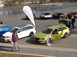 Ab ins Gel&auml;nde: Autohaus-Peter-Gruppe lud zum Aktionstag ins Autodrom