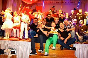 M&auml;nnerbeine und mehr auf Bleicher&ouml;der B&uuml;hne