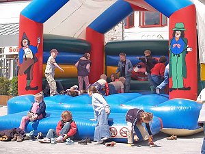 Kinderlachen auf dem Parkplatz