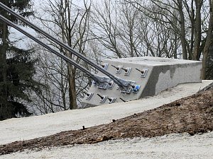 Abh&Atilde;&curren;ngen &Atilde;&frac14;ber der Talsperre