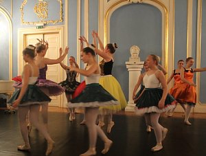 Das Tanzstudio Radeva verzauberte das Publikum im Blauen Saal