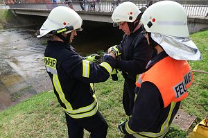 THW und Feuerwehren &uuml;bten an der Zorge