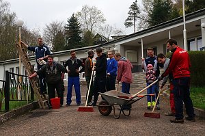 Harztor putzt