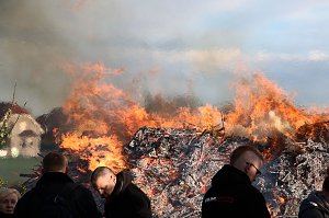 Osterfeuer in Bielen