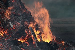 Osterfeuer in Bielen