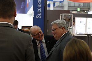 EU Abgeordneter Reinhard Bütikofer informierte sich am Stand der Hochschule Nordhausen