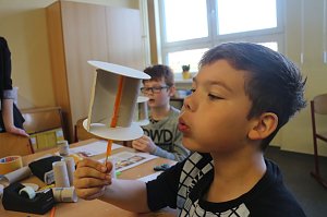 Wie funktioniert das mit der Windkraft? - die Wipperdorfer Grundsch&uuml;ler durften ganz nah ran