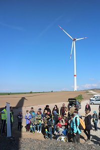 Wie funktioniert das mit der Windkraft? - die Wipperdorfer Grundsch&uuml;ler durften ganz nah ran