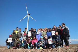 Wie funktioniert das mit der Windkraft? - die Wipperdorfer Grundsch&uuml;ler durften ganz nah ran